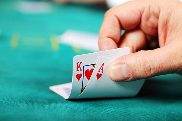 Live dealer hosting Texas Hold'em Bonus on kencana slot mobile app